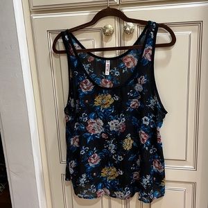 Beautiful lightweight shirt for n great condition by Mudd